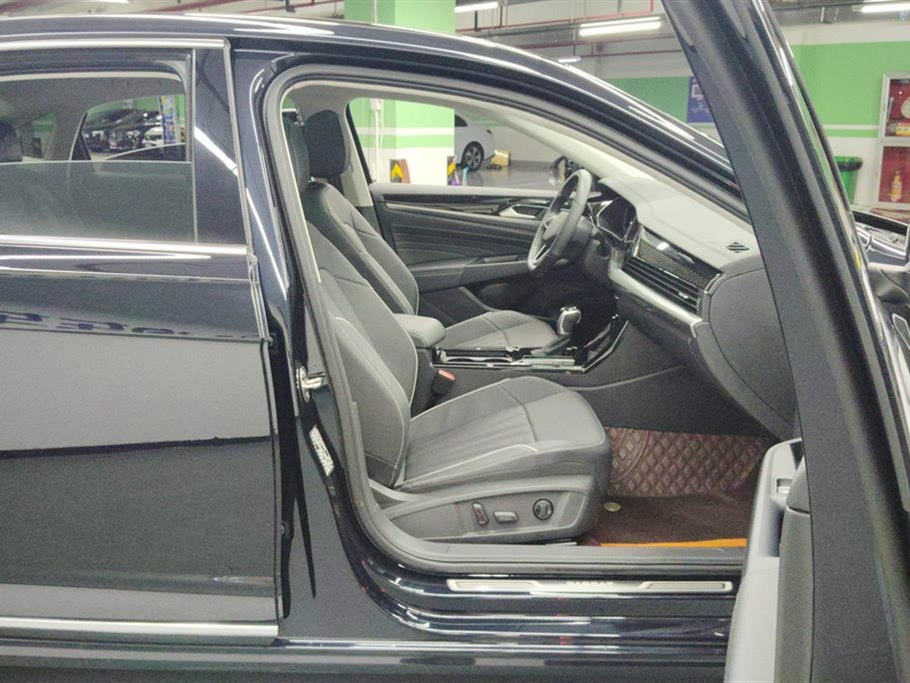 VOLKSWAGEN PASSAT 2024