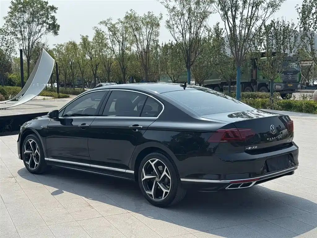 VOLKSWAGEN MAGOTAN 2023