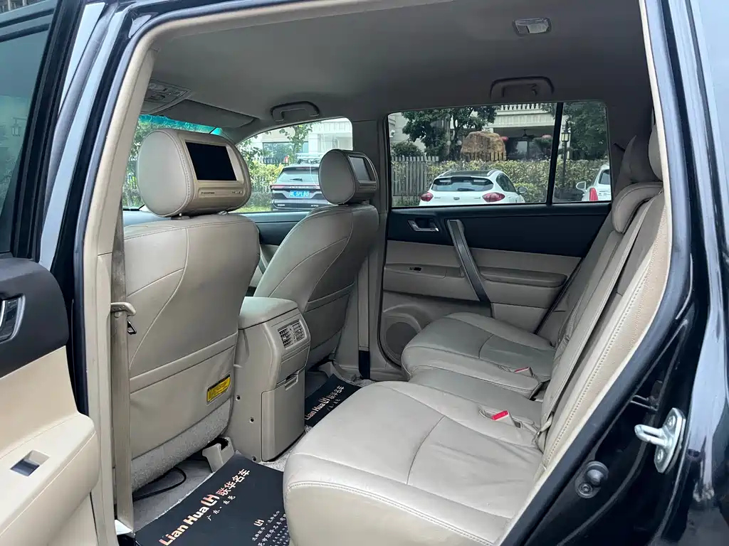TOYOTA HIGHLANDER 2011
