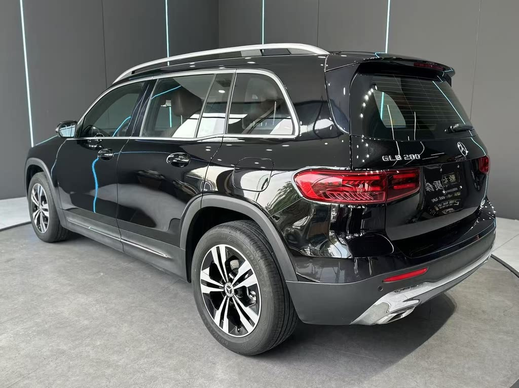 MERCEDES BENZ GLB 2024