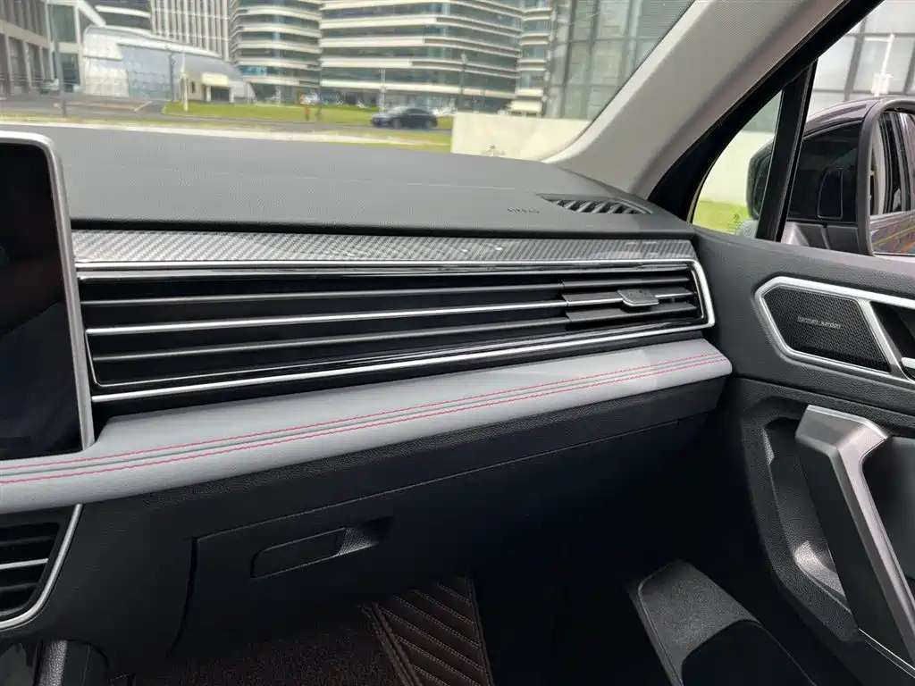 VOLKSWAGEN TIGUAN L 2023