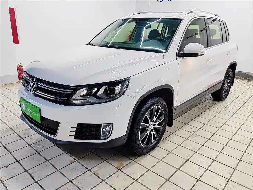 VOLKSWAGEN TIGUAN 2015