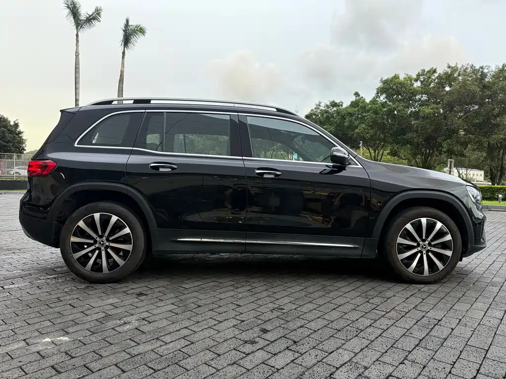 MERCEDES BENZ GLB 2024