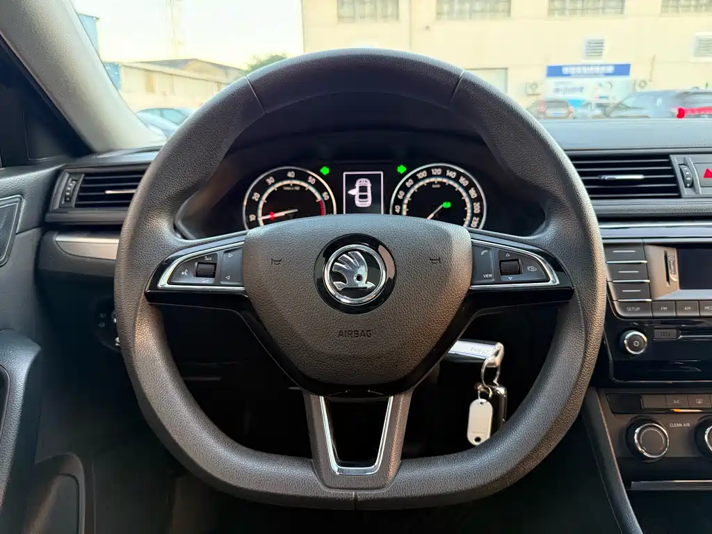 SKODA SUPERB 2019
