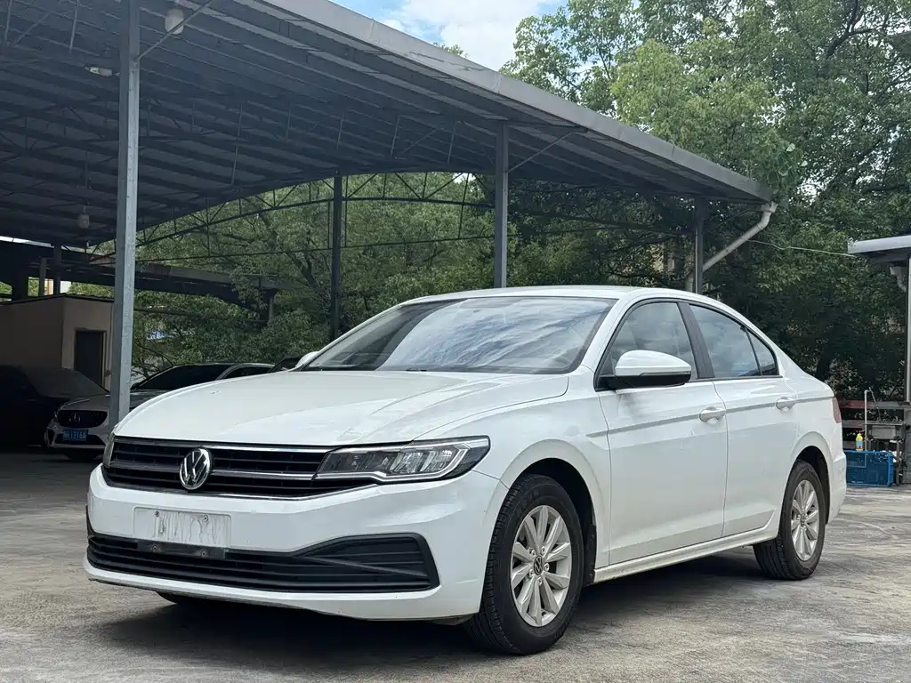 VOLKSWAGEN BORA 2021