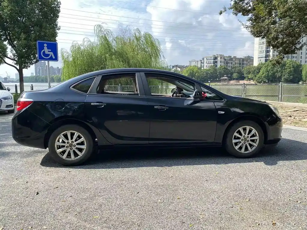 BUICK EXCELLE 2011