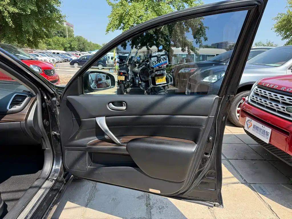 NISSAN TEANA 2011