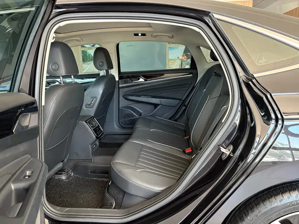 VOLKSWAGEN PASSAT 2022