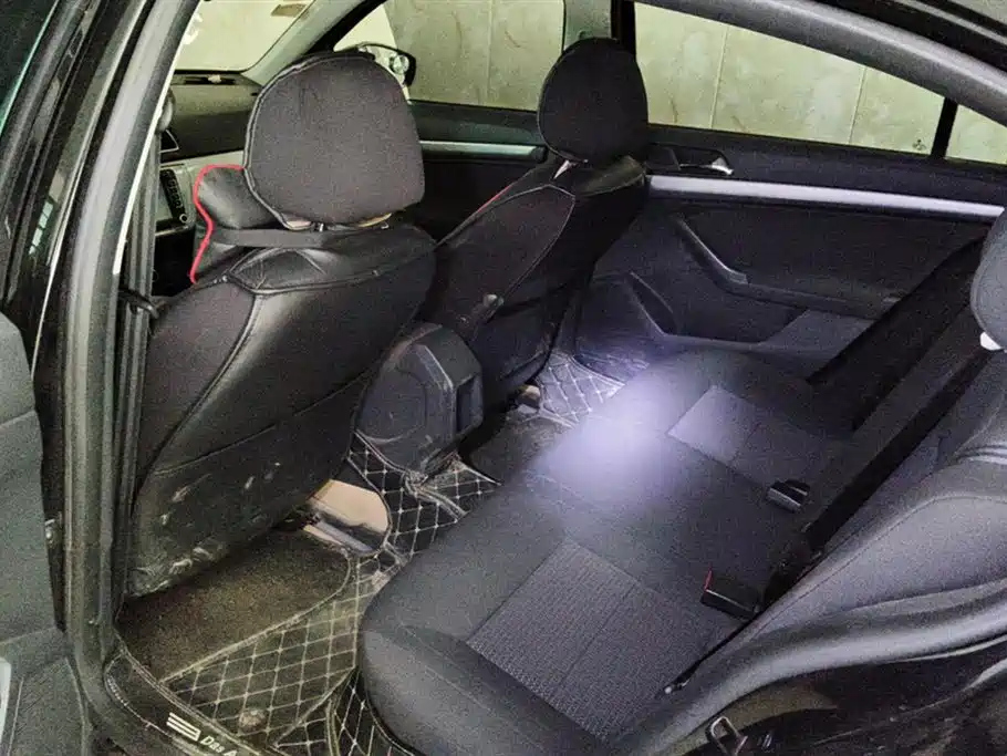 VOLKSWAGEN LAVIDA 2015