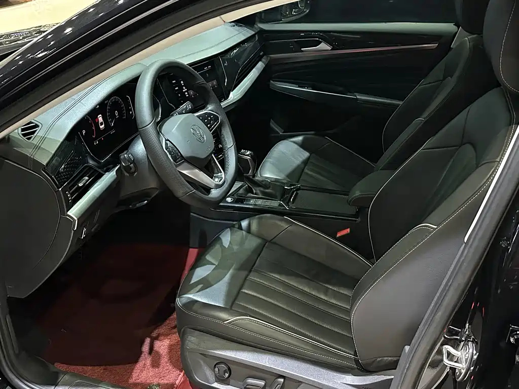 VOLKSWAGEN PASSAT 2023