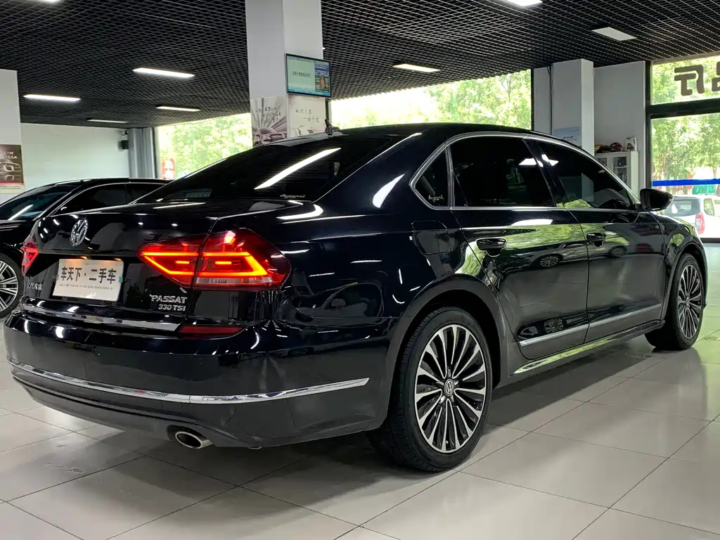 VOLKSWAGEN PASSAT 2017