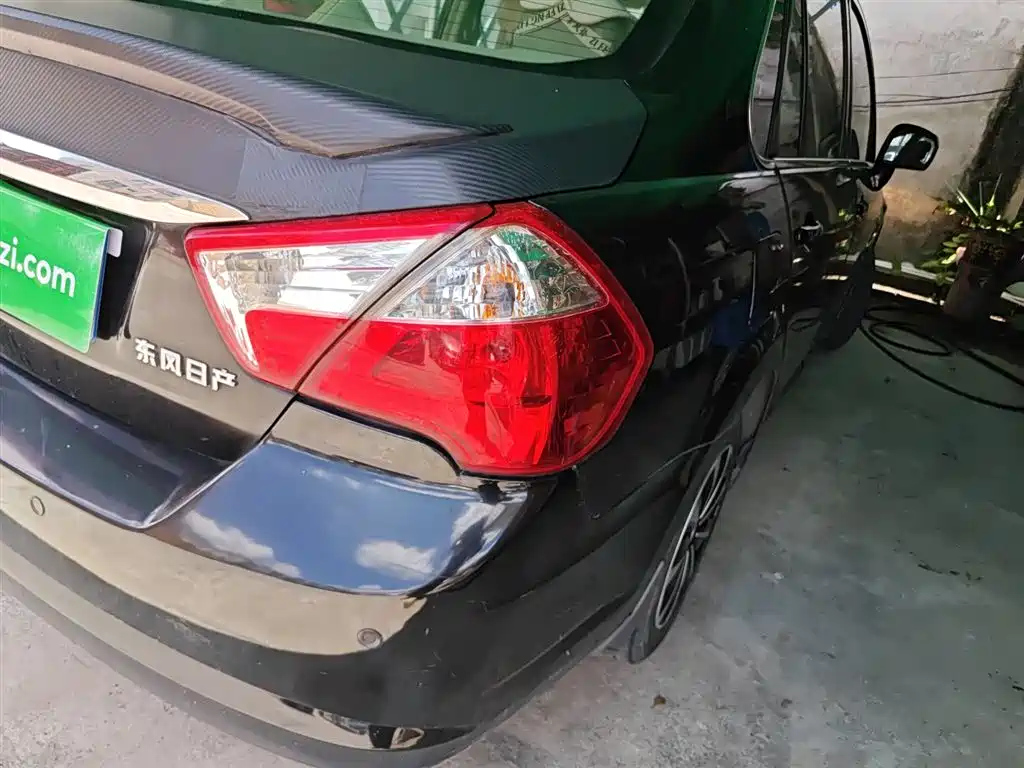 VENUCIA D50 2013