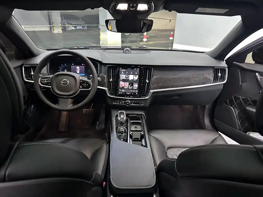 VOLVO S90 2022