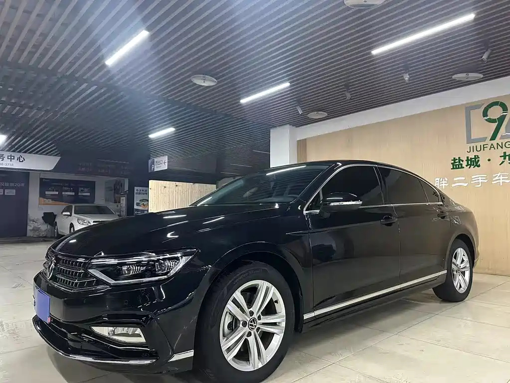 VOLKSWAGEN MAGOTAN 2023