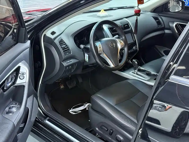 NISSAN TEANA 2016