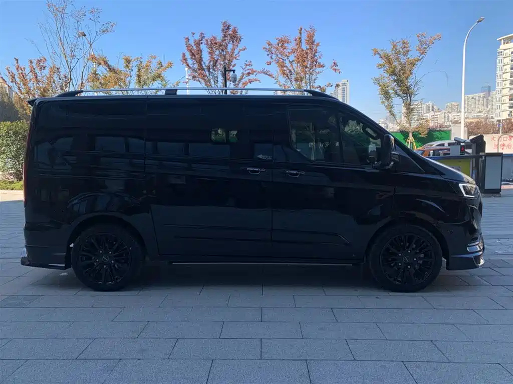 FORD TOUREO 2023