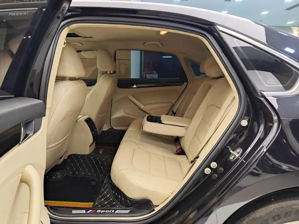 VOLKSWAGEN PASSAT 2015