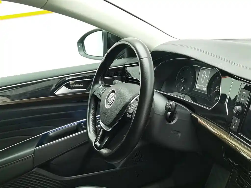 VOLKSWAGEN PASSAT 2019
