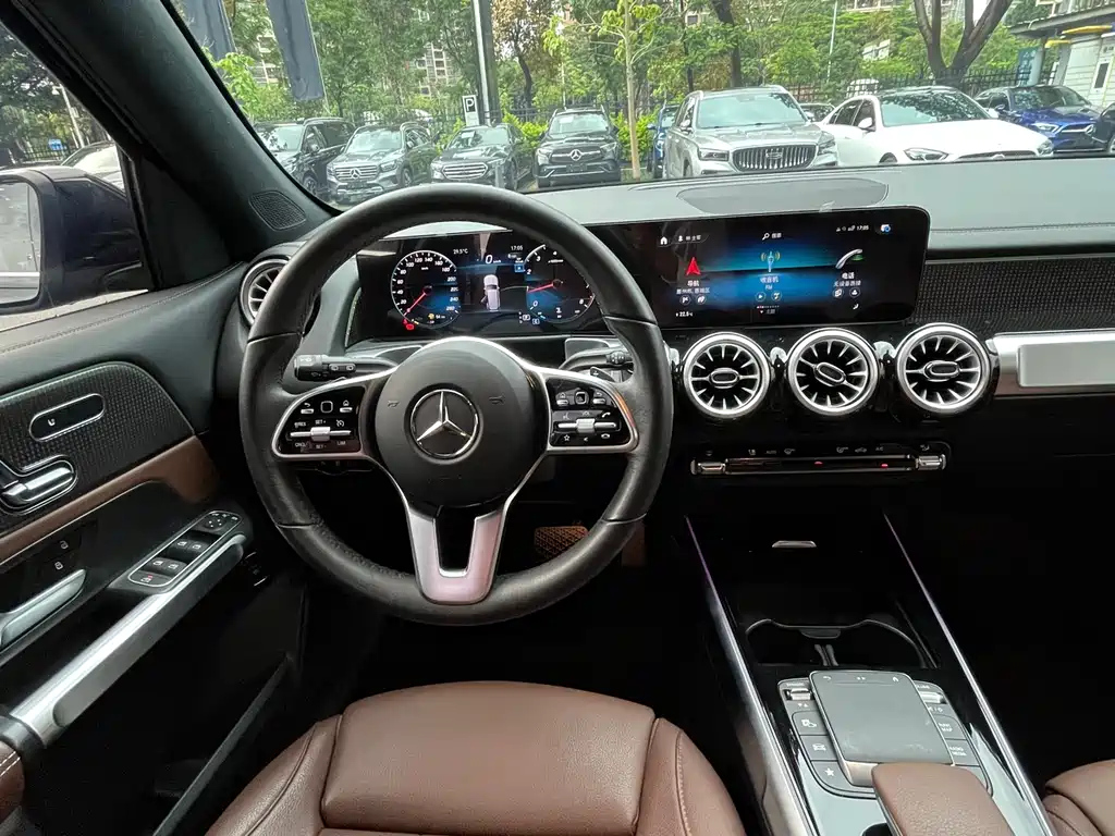 MERCEDES BENZ GLB 2023