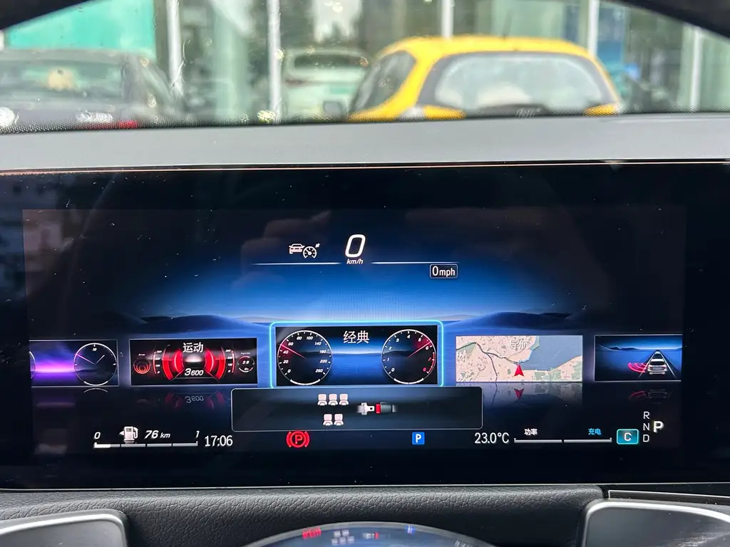 MERCEDES BENZ GLB 2024