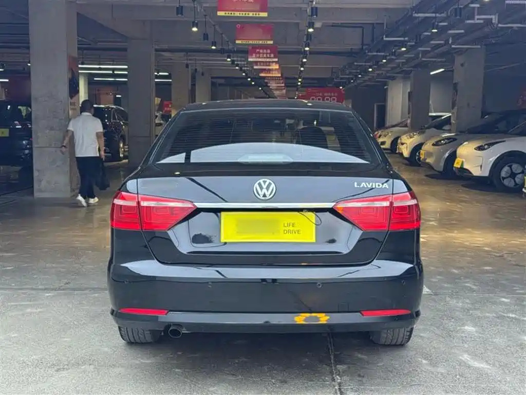 VOLKSWAGEN LAVIDA 2013