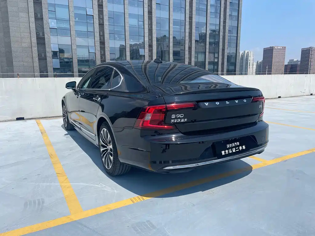 VOLVO S90 2022