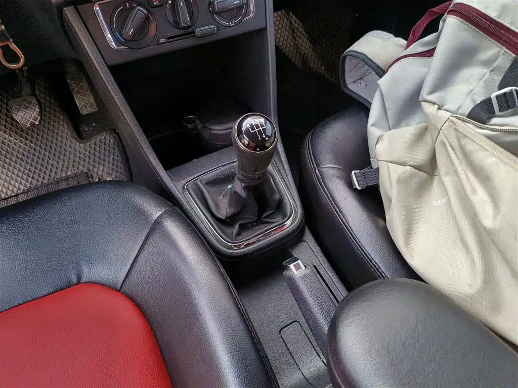 VOLKSWAGEN JETTA 2015