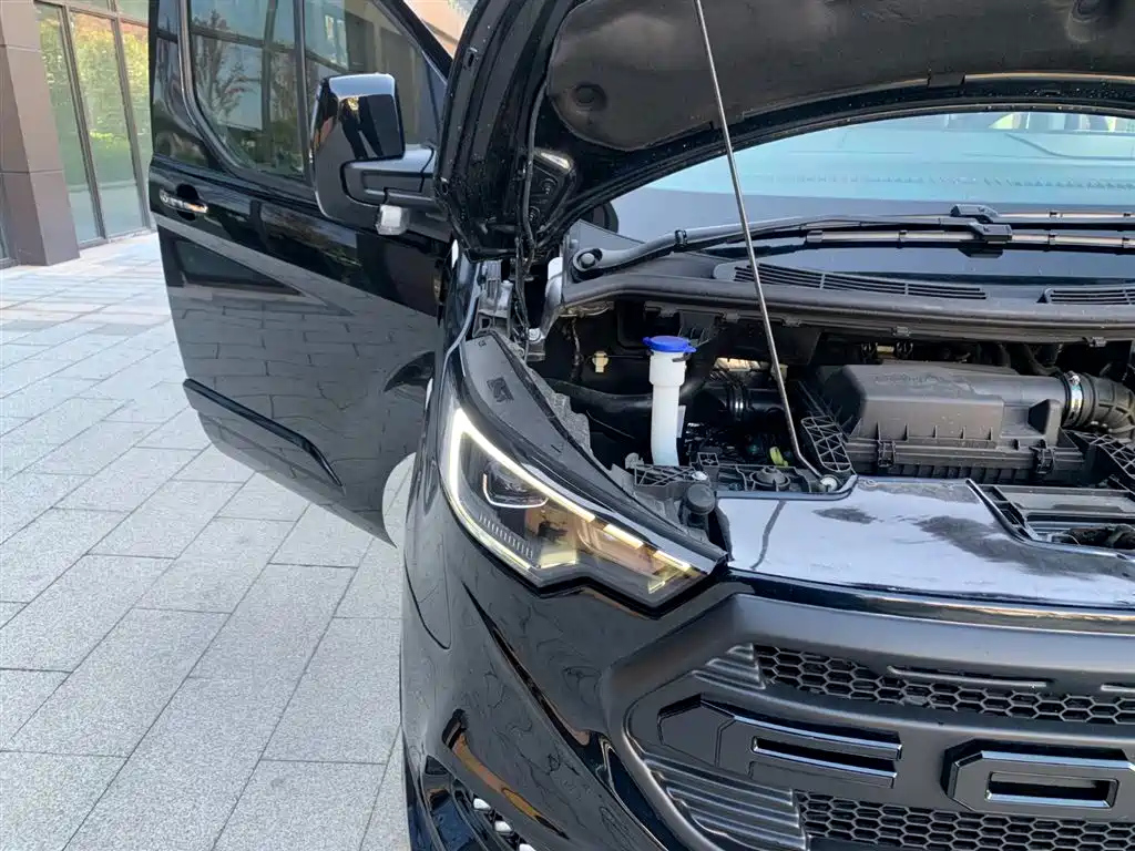 FORD TOUREO 2023