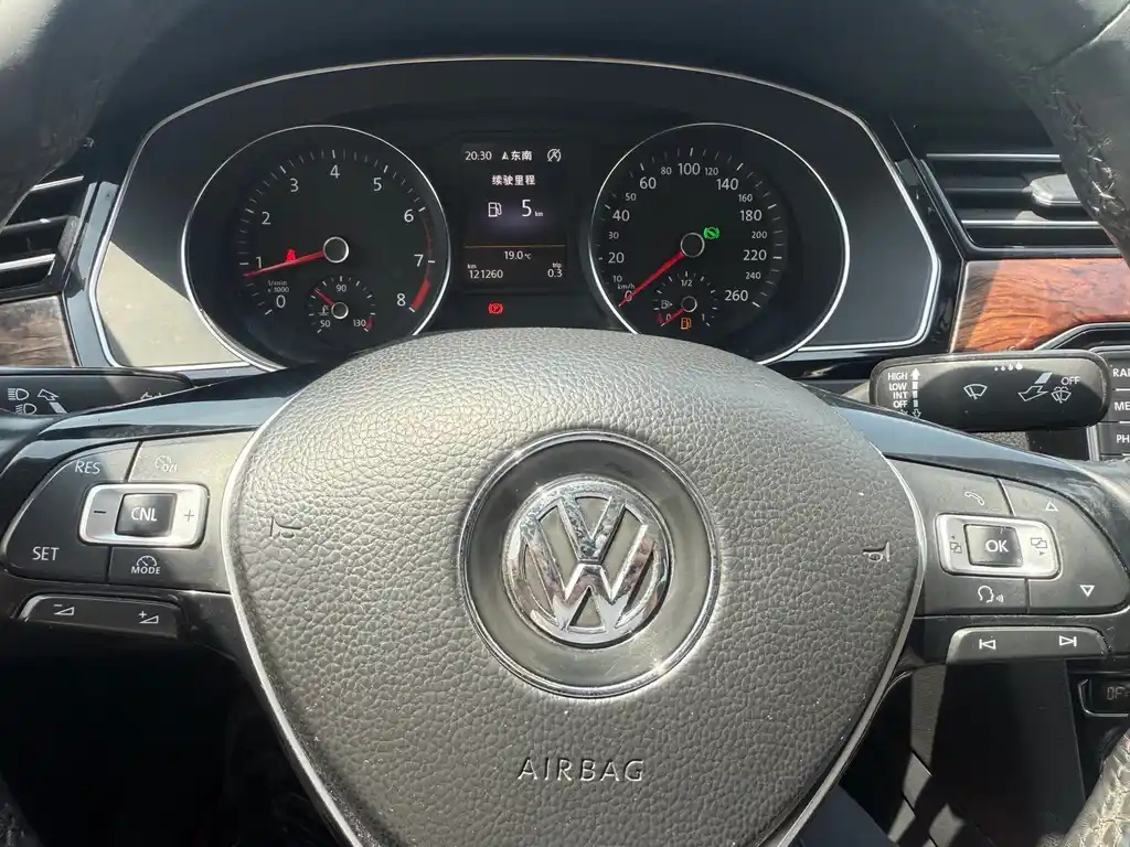 VOLKSWAGEN MAGOTAN 2017