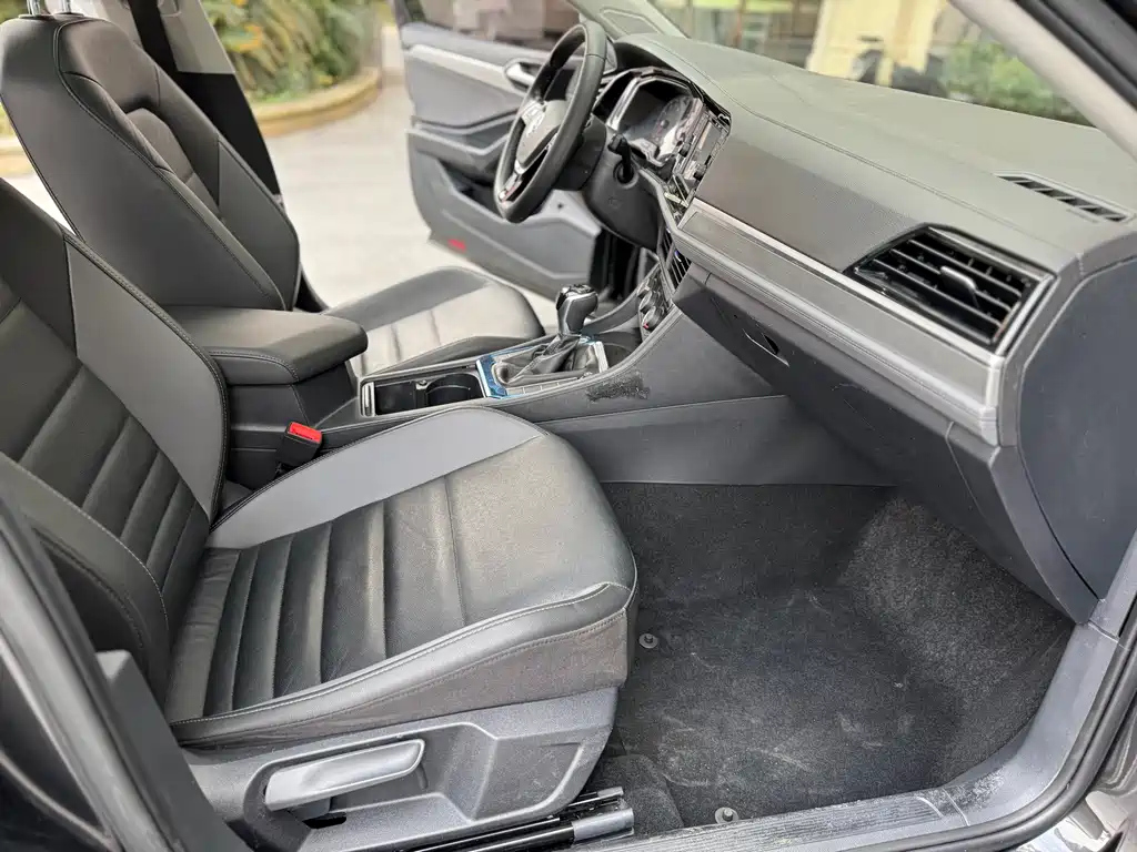 VOLKSWAGEN SAGITAR 2020