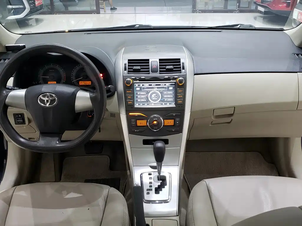 TOYOTA COROLLA 2013