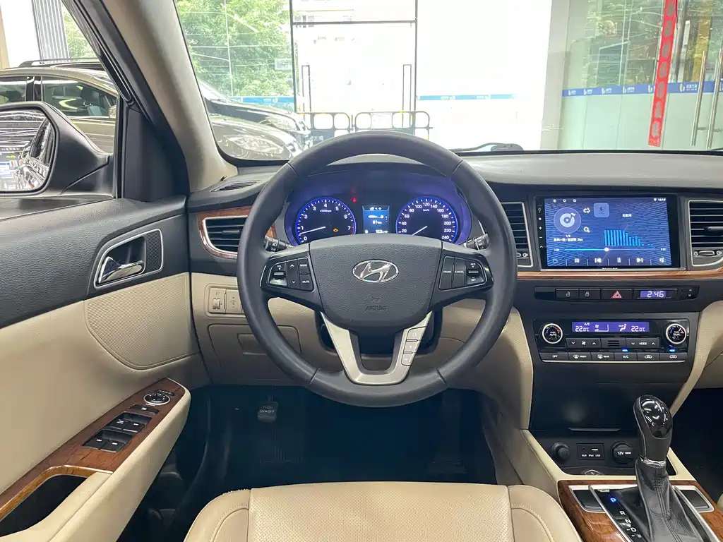HYUNDAI MISTRA 2014