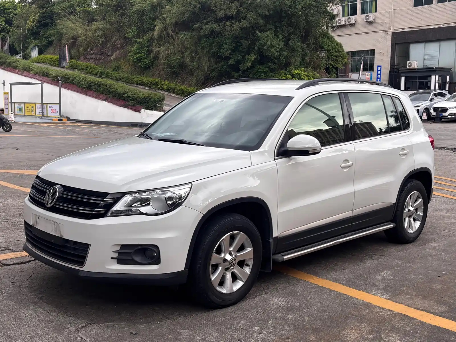 VOLKSWAGEN TIGUAN 2012