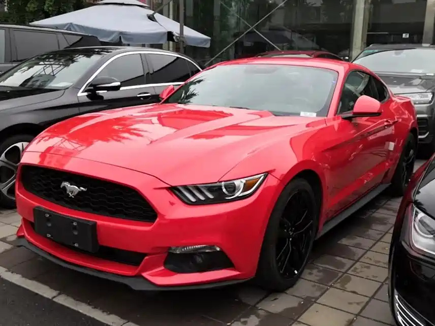 FORD MUSTANG