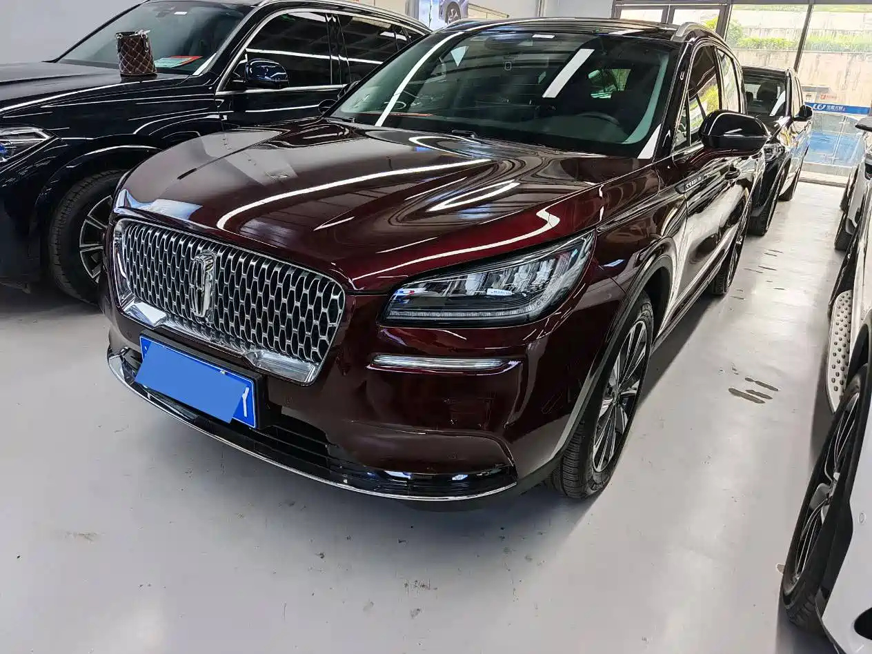 LINCOLN ADVENTURER 2022