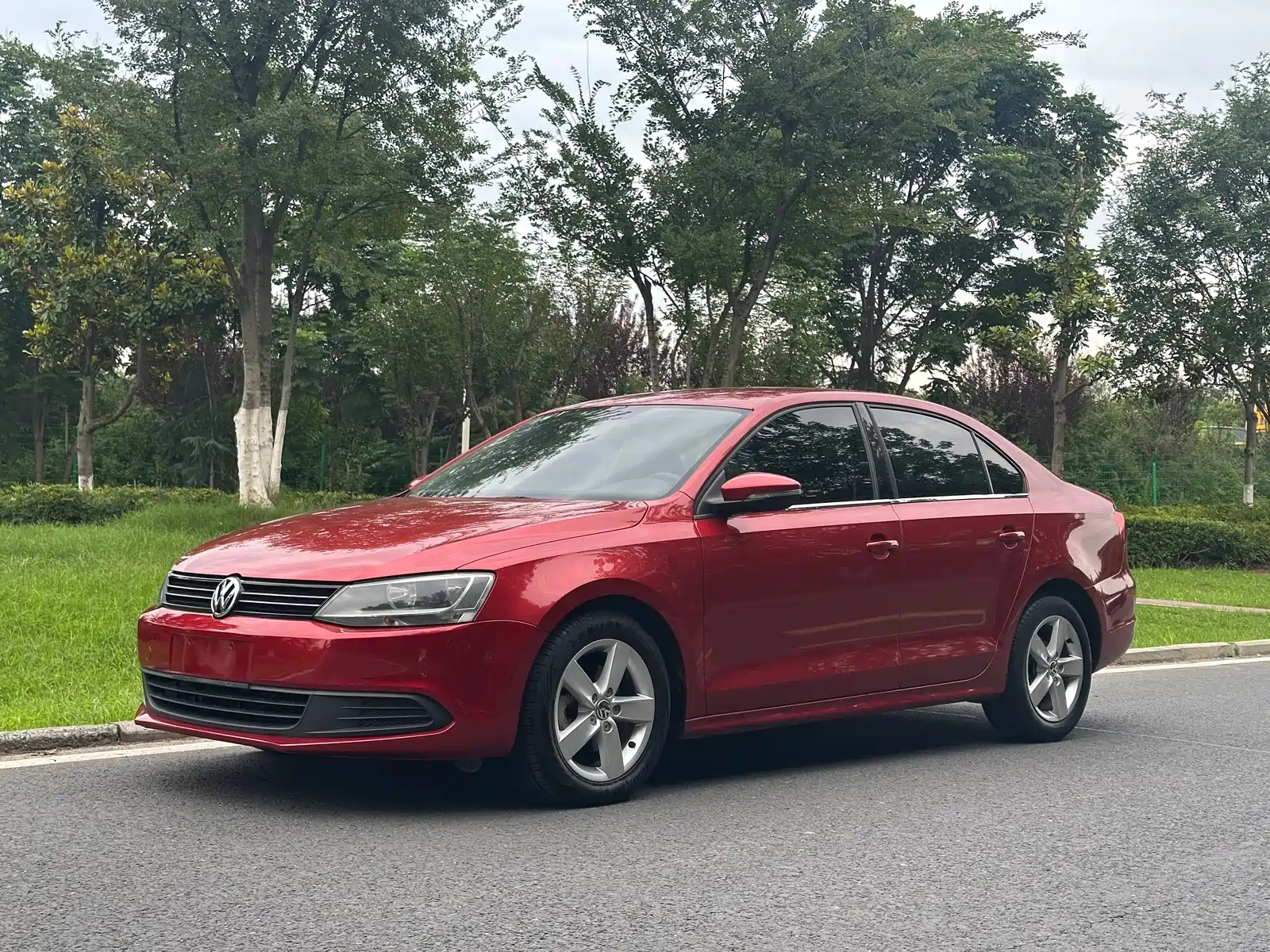 VOLKSWAGEN SAGITAR 2014