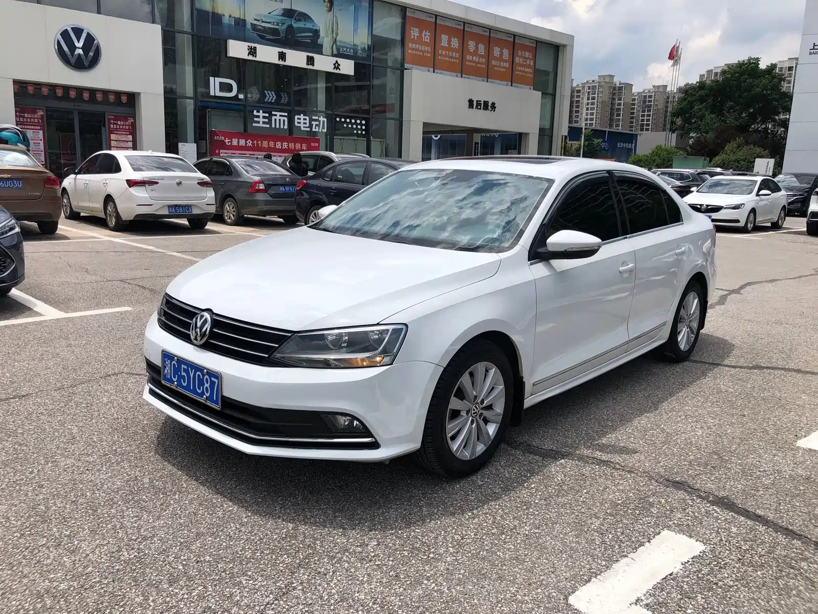 VOLKSWAGEN SAGITAR 2017