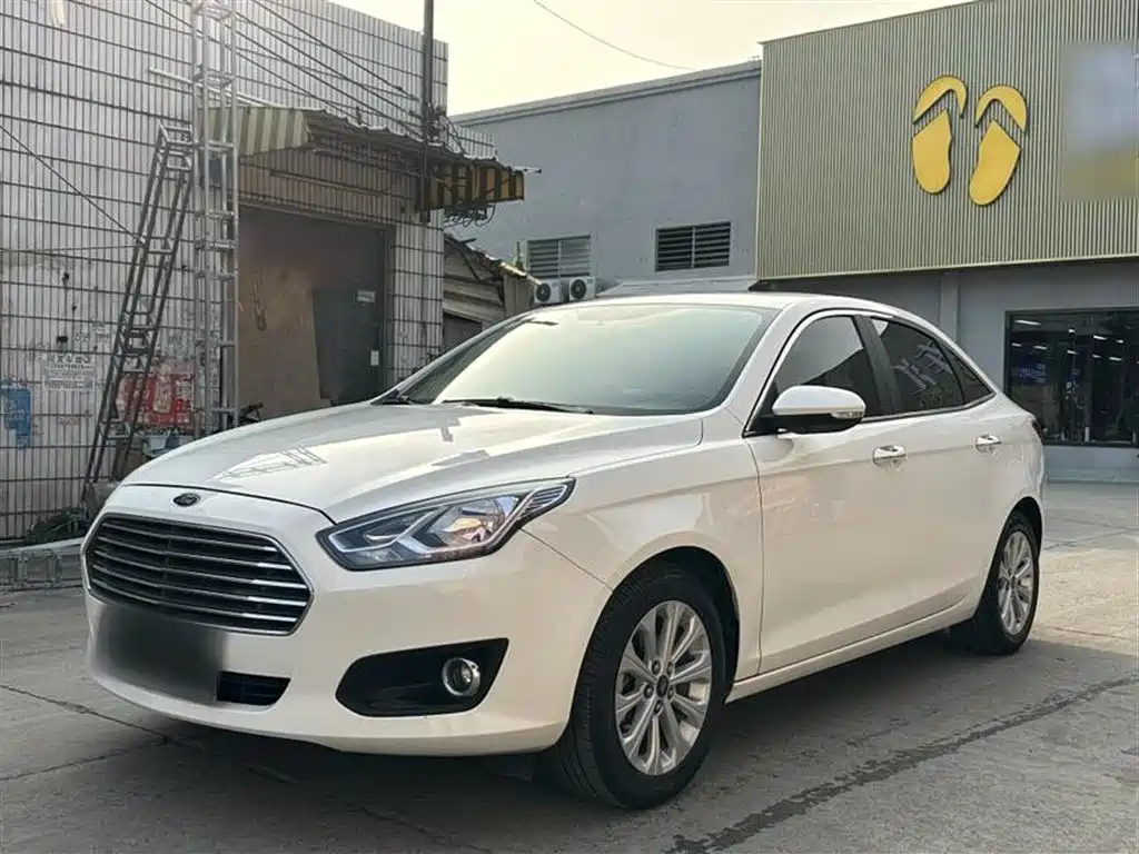 FORD ESCORT 2017