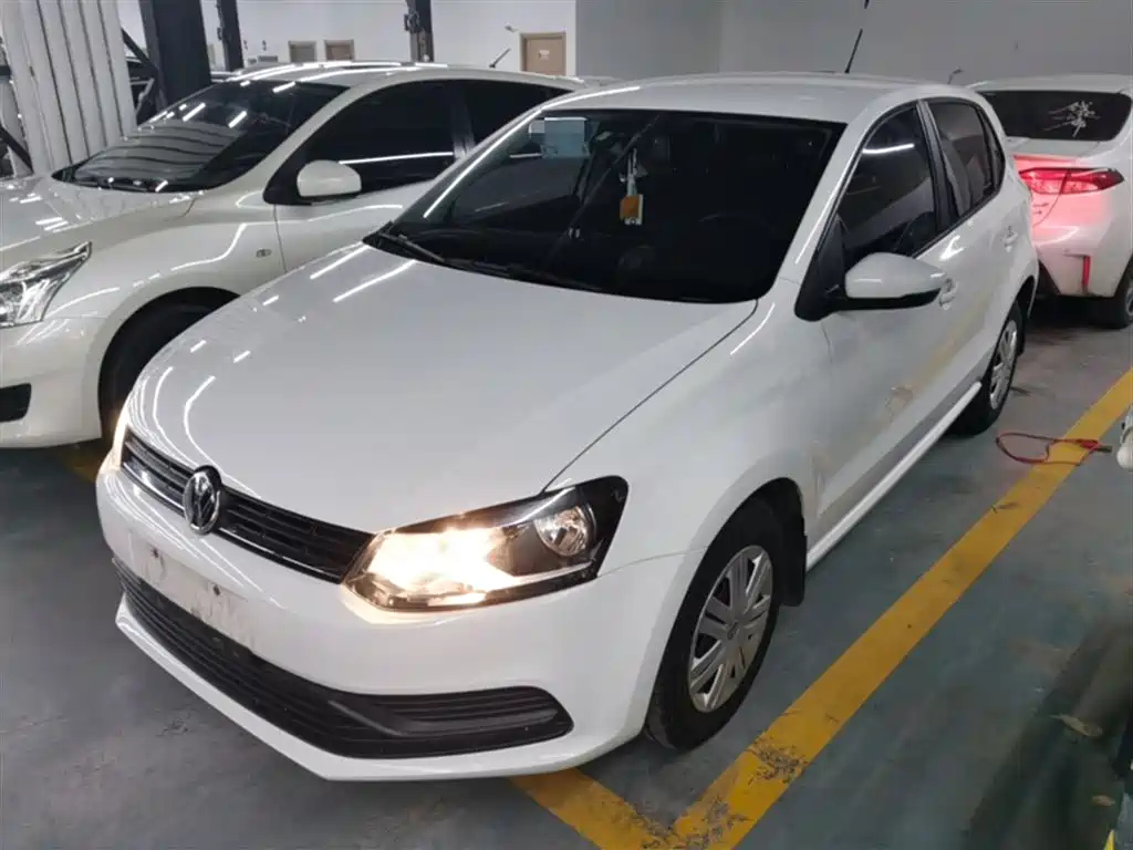 VOLKSWAGEN POLO 2016