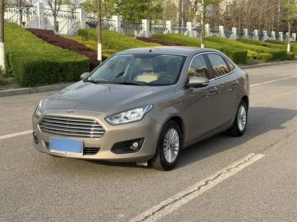 FORD ESCORT 2015