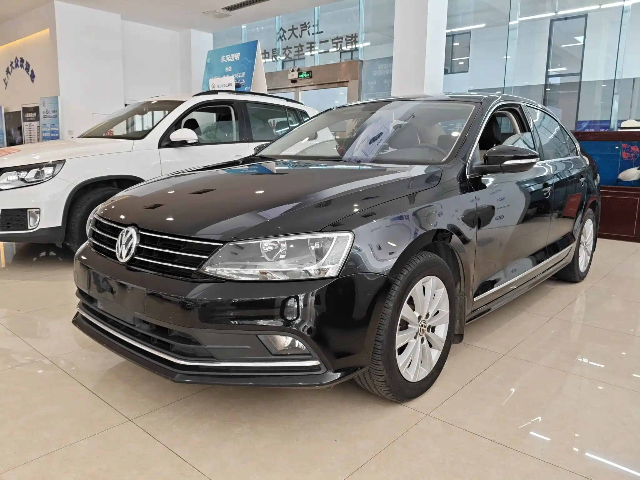 VOLKSWAGEN SAGITAR 2015