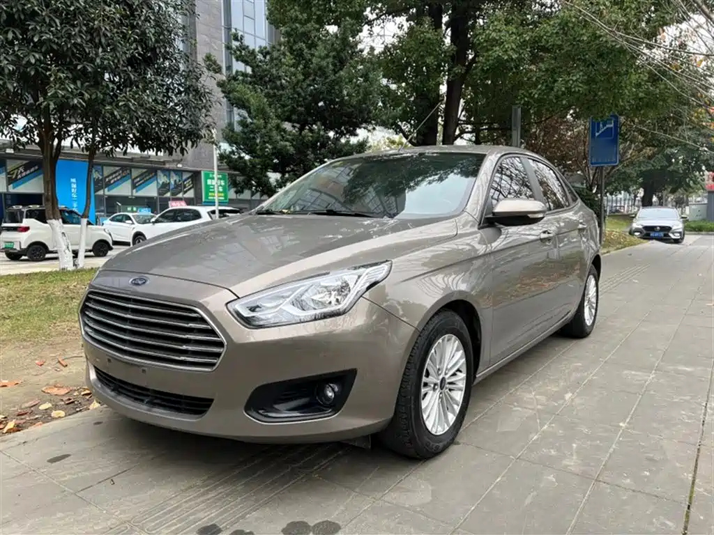 FORD ESCORT 2015