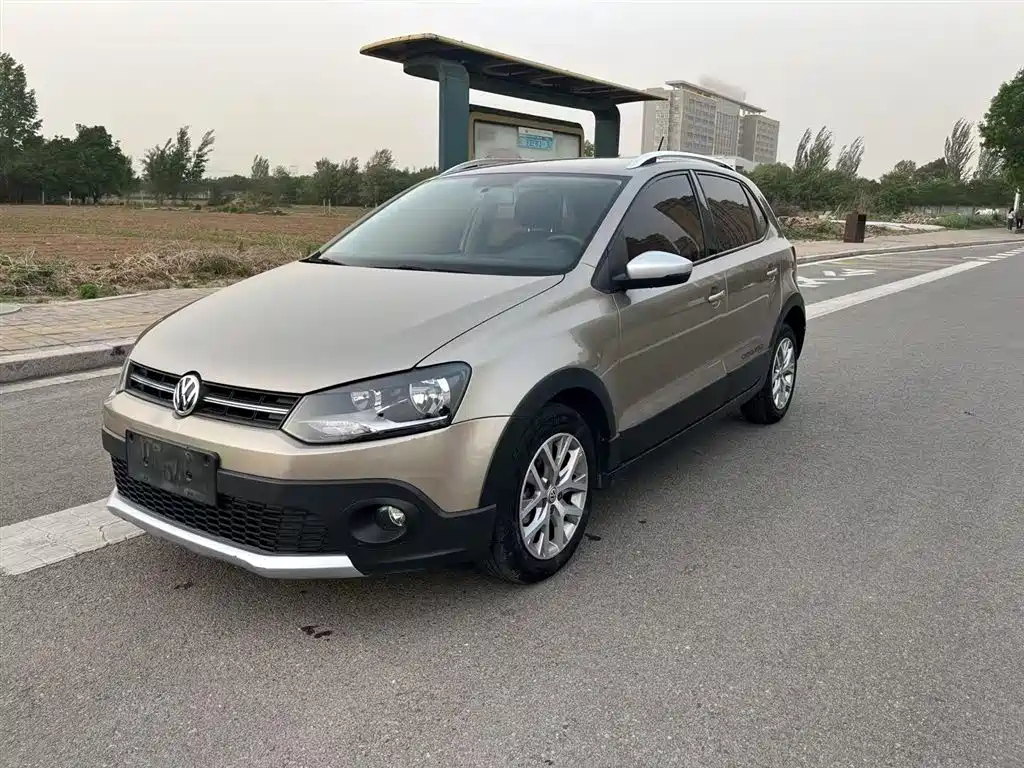VOLKSWAGEN POLO 2016