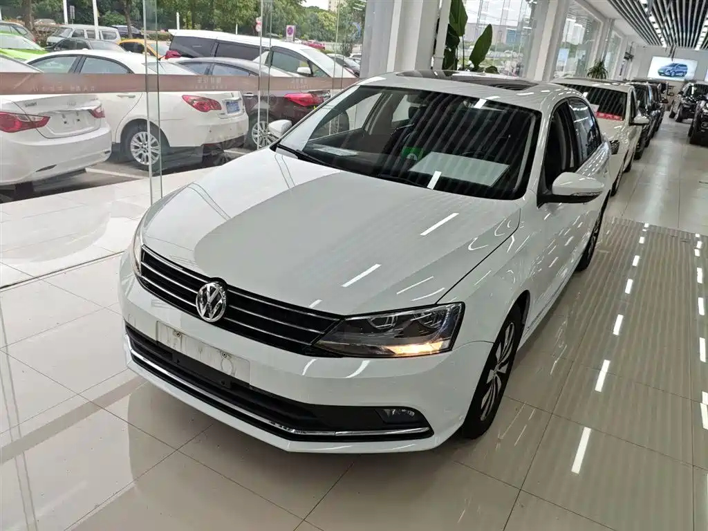 VOLKSWAGEN SAGITAR 2017