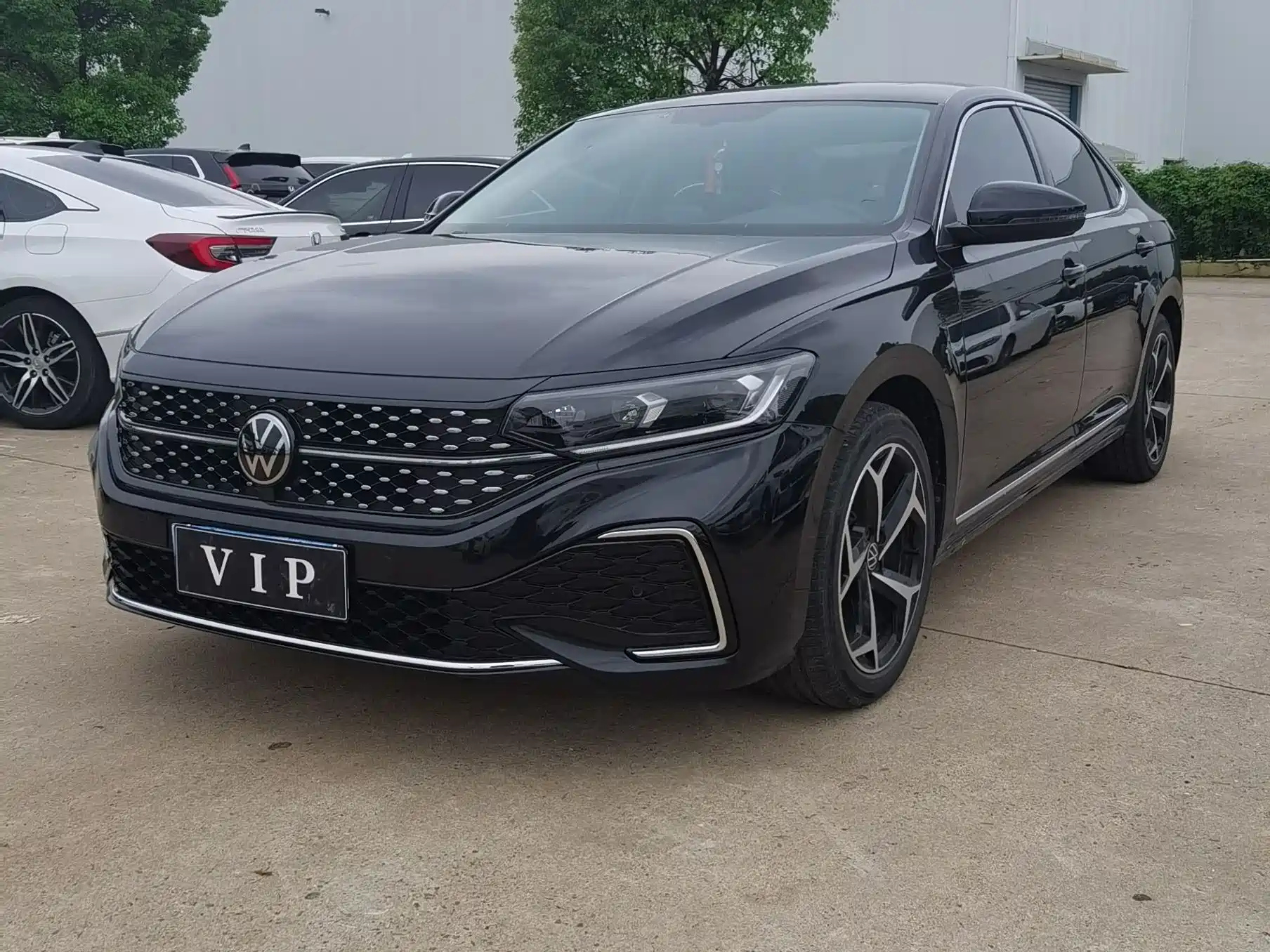 VOLKSWAGEN PASSAT 2023