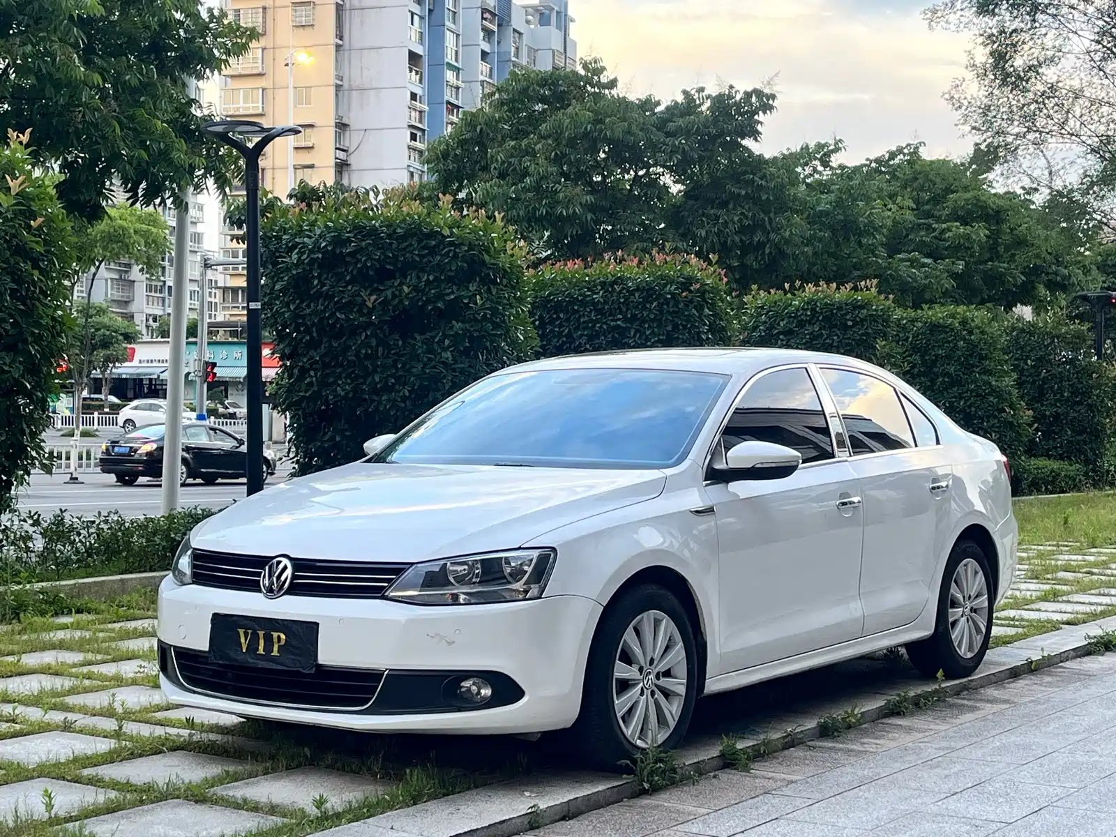 VOLKSWAGEN SAGITAR 2014