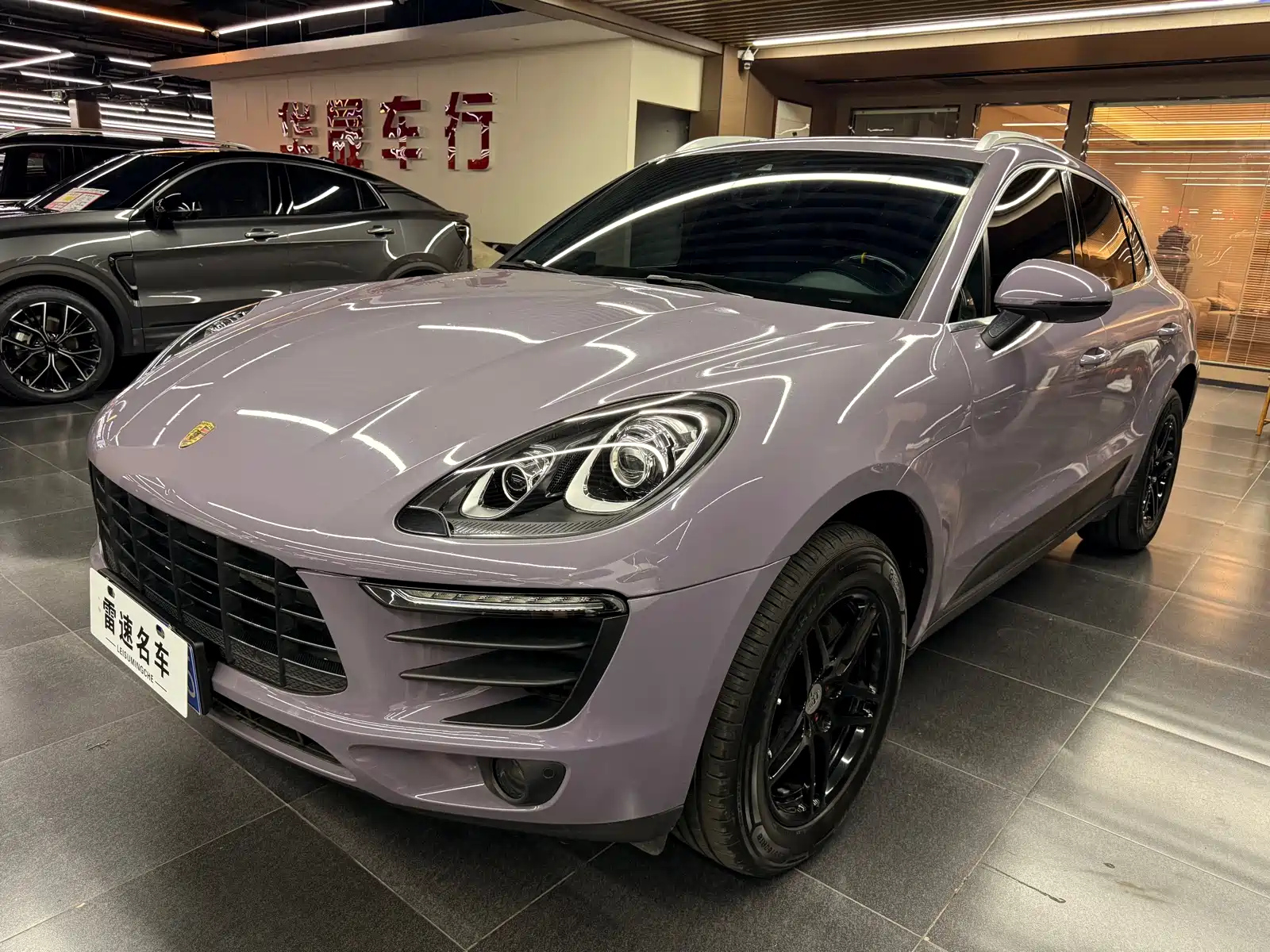 PORSCHE MACAN