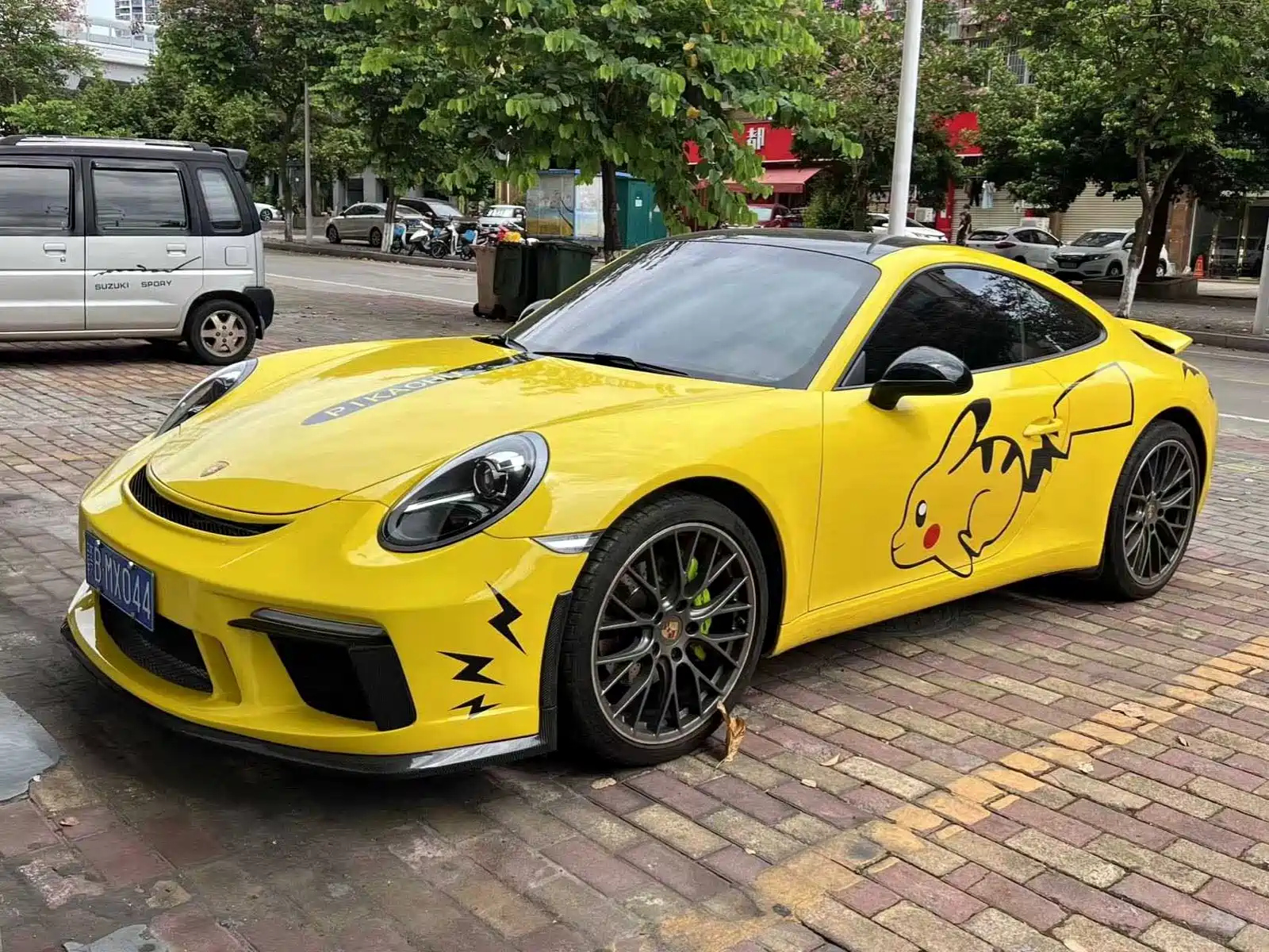 PORSCHE 911