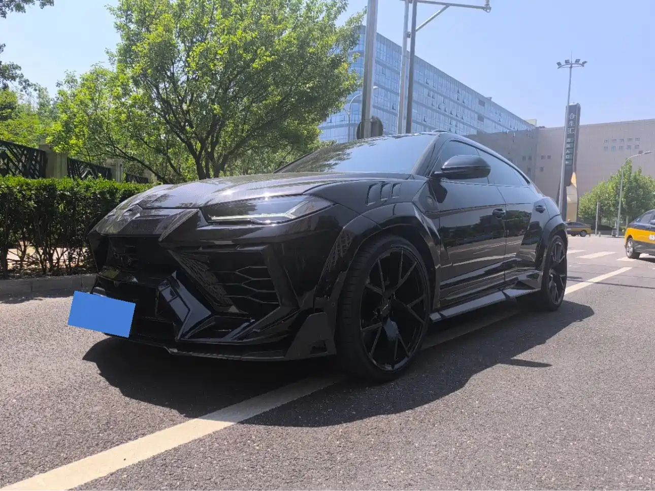 LAMBORGHINI URUS 2021