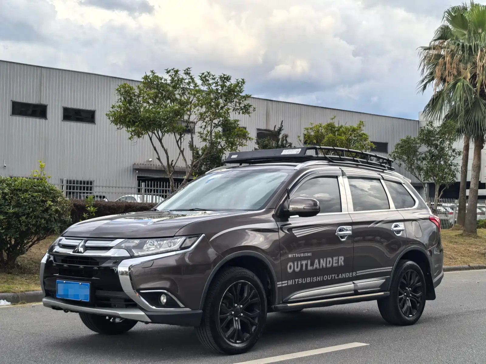 MITSUBISHI OUTLANDER 2016